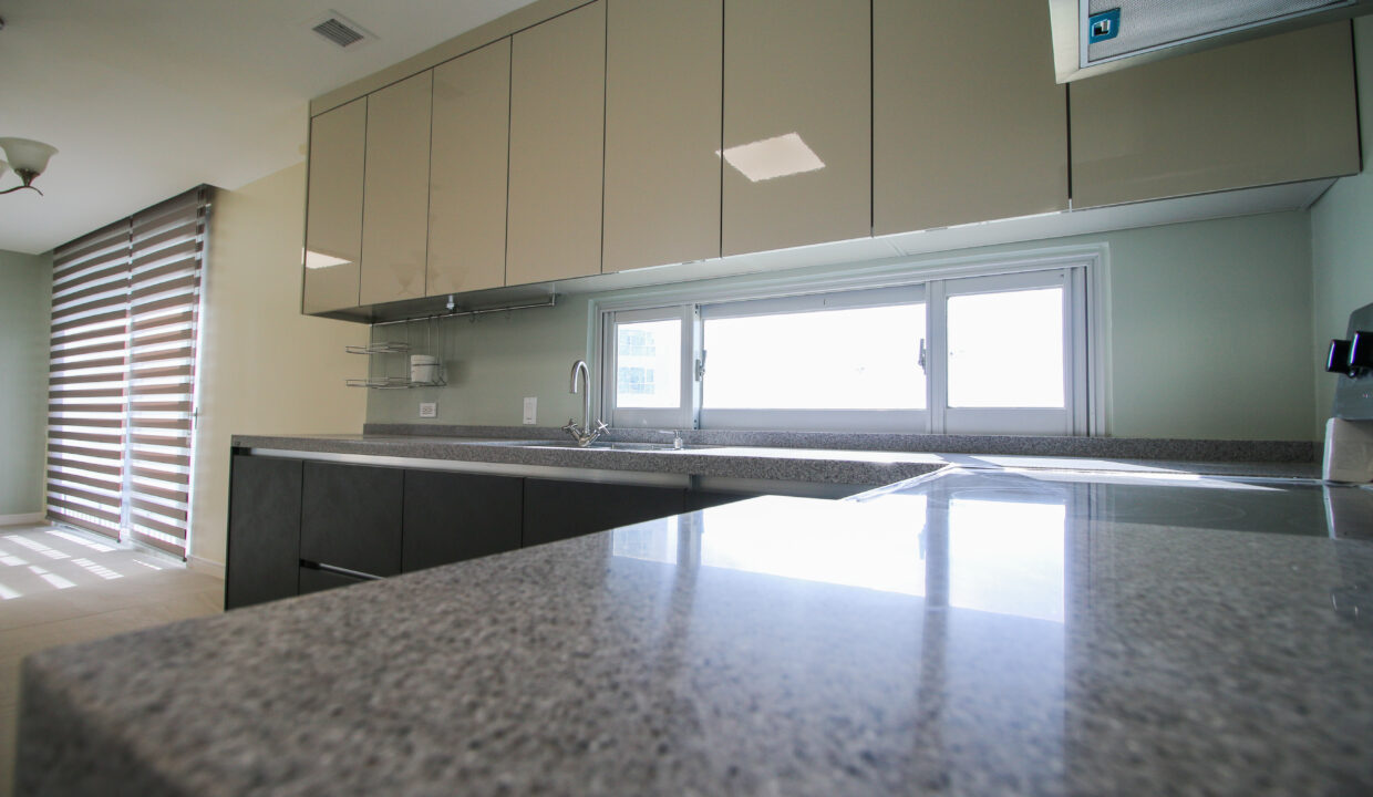 Summer Towers 2 3-Bedroom Kitchen-0556