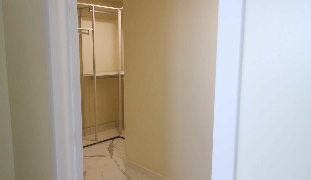 Summer Towers 2 4-Bedroom Master Bedroom Closet-0404