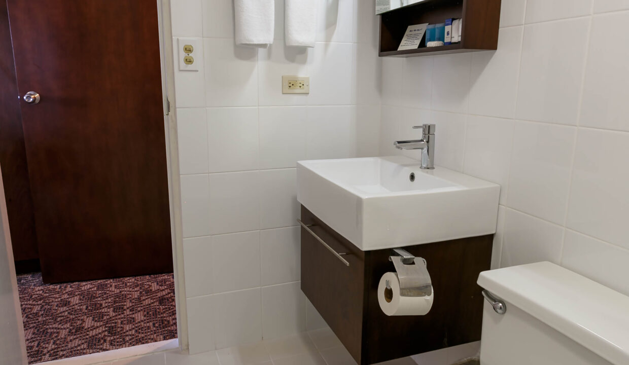 Oceanview Executive Suite- Bathroom2