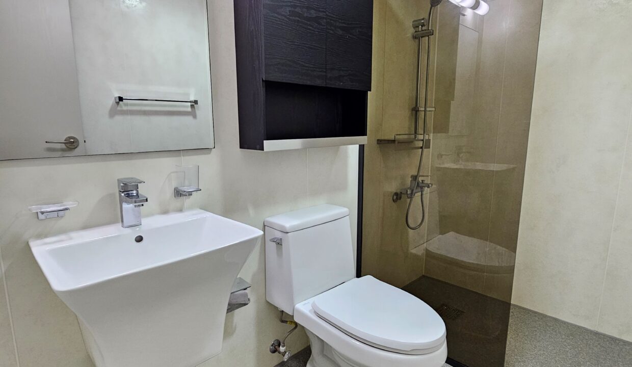 2BR Twin Bathroom